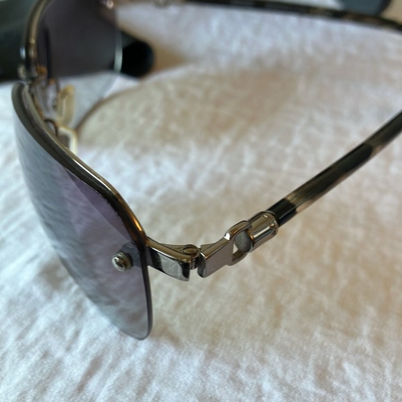 Coach: Black Bleeker (S322) Sunglasses- Case & Cleaning Cloth- lenses have marks - Picture 5 of 16